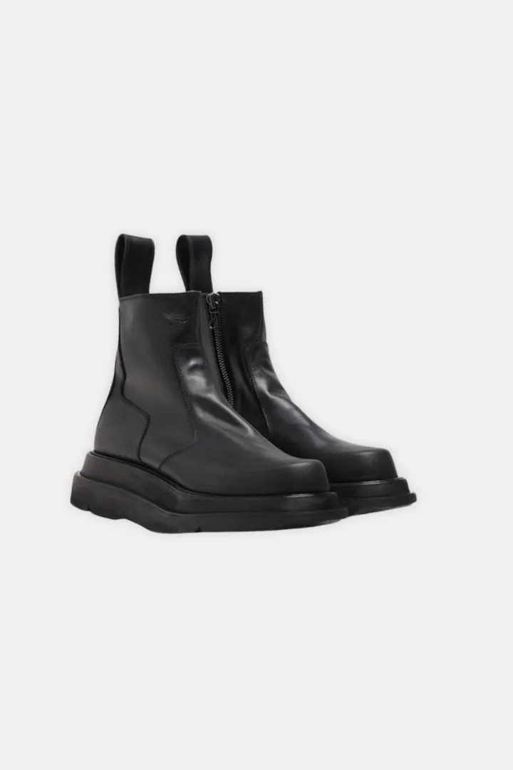 Black Boots With Detail Sole