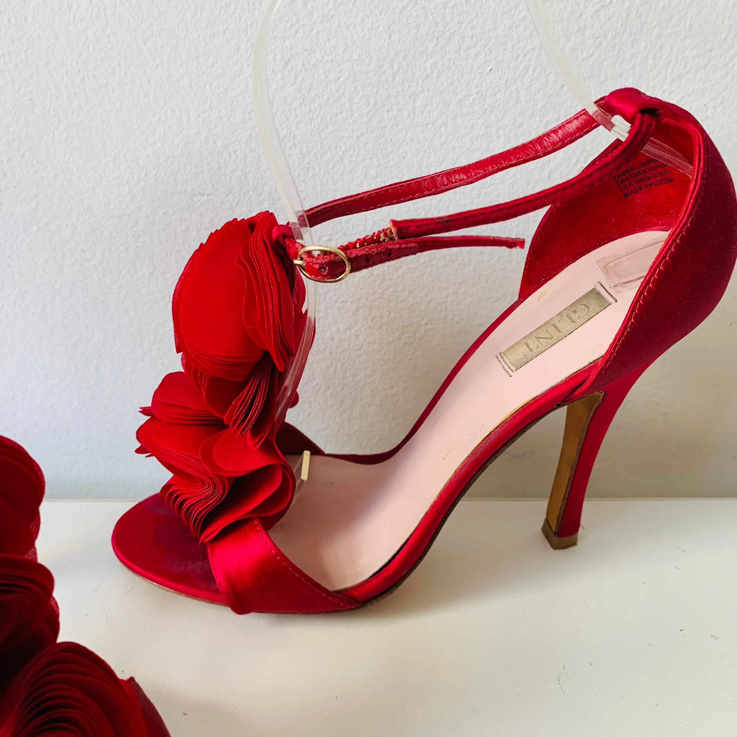 Glint Satin Rosette Red Pumps/Sandals Size 7