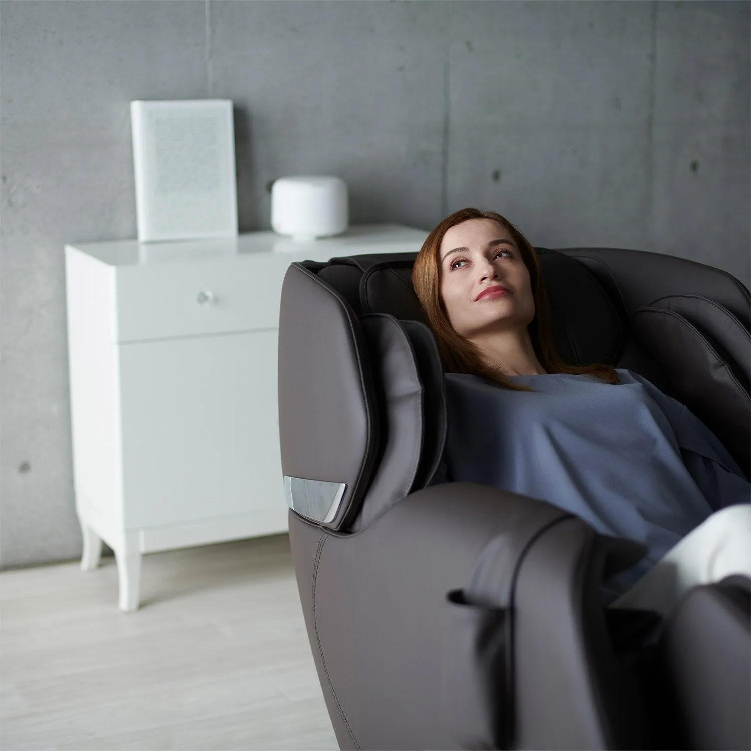 Hisho SL Track Heated Deluxe Zero Gravity Massage Chair