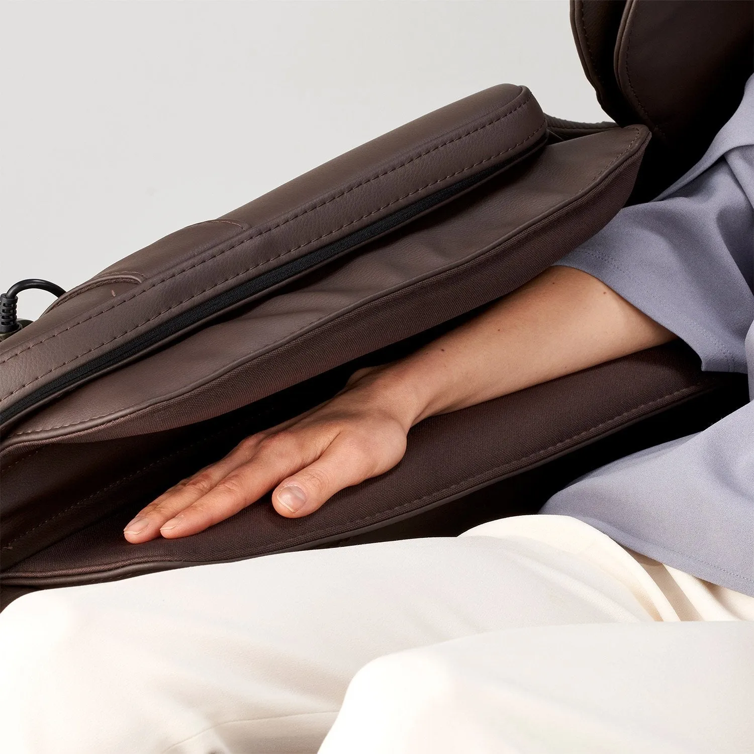 Hisho SL Track Heated Deluxe Zero Gravity Massage Chair