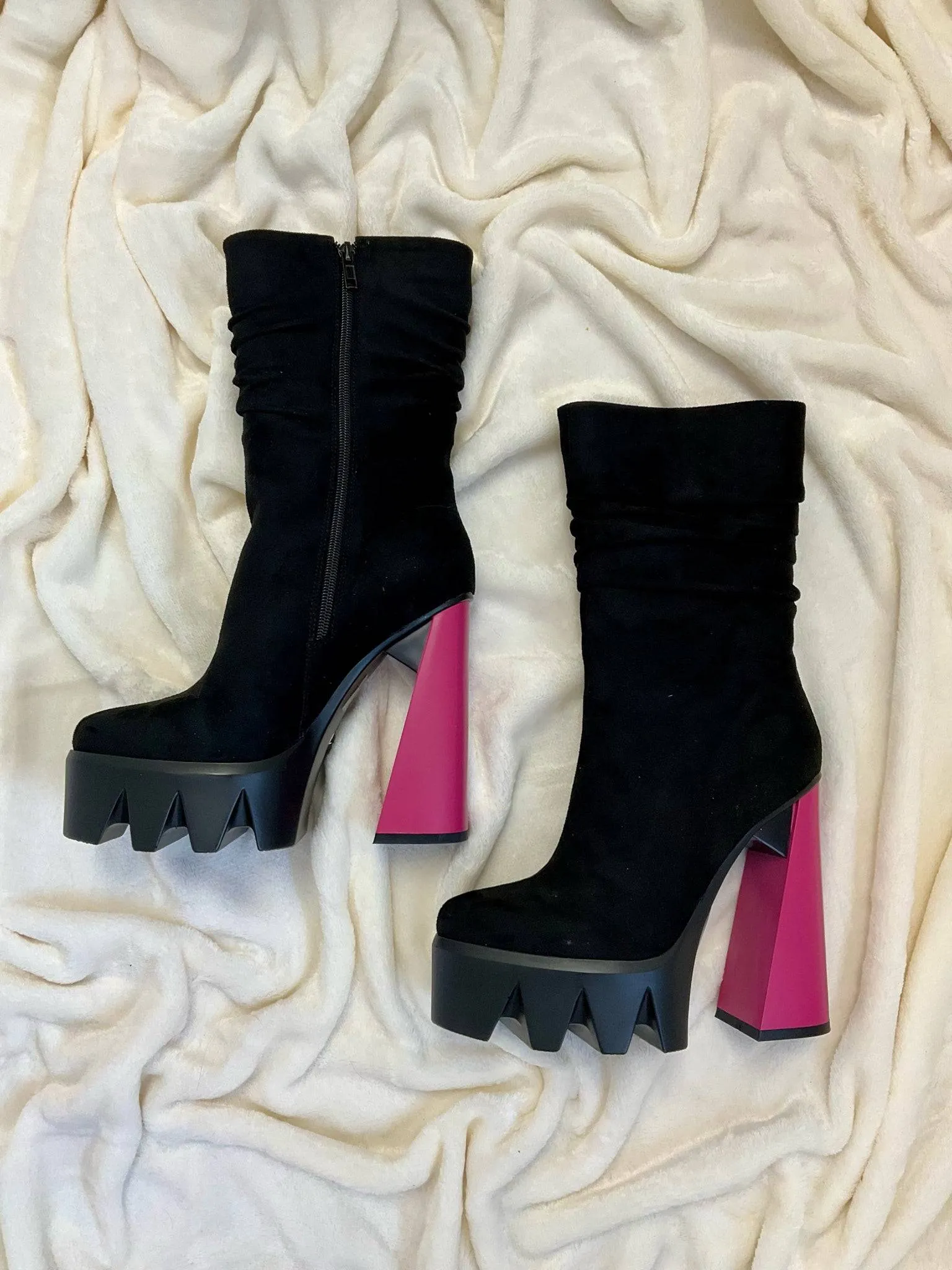 Lamoda Shoe Size 7 black/pink Platform Consignment Ladies Boots